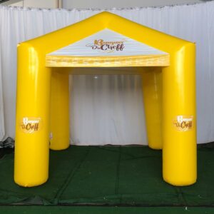 Tenda casinha inflável fabricada em indústria própria, ideal para ações promocionais e pontos de atendimento.